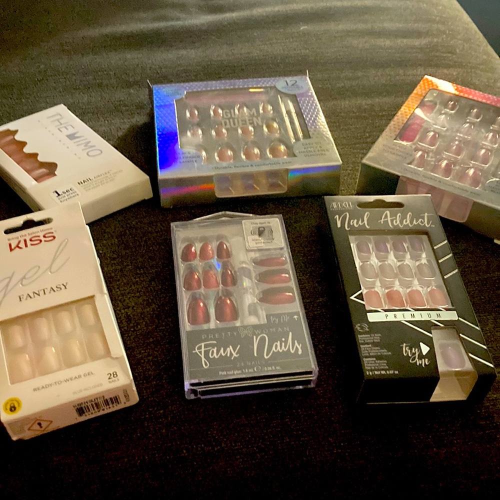 6 packs of glue and/or press on nails